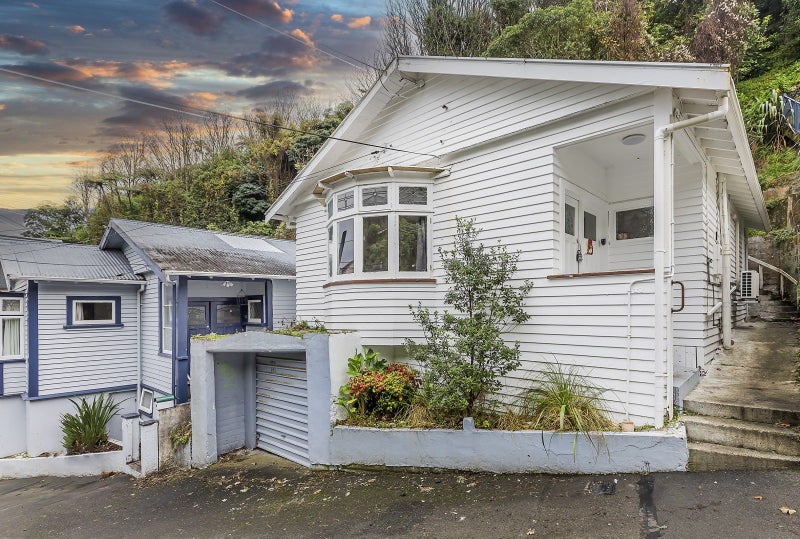 49 Adams Terrace, Aro Valley, Wellington - Carousel 1
