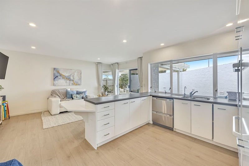 1 Driscoll Place, Farm Cove, Auckland - Carousel 2