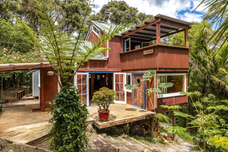 17 Hobson Terrace, Onetangi, Waiheke Island - Carousel 1