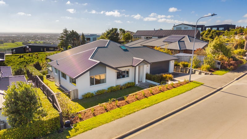 5 Dove Grove, Westmorland, Christchurch - Carousel 2