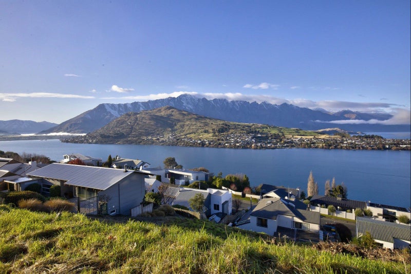 8 Peregrine Place, Queenstown, Queenstown - Carousel 1