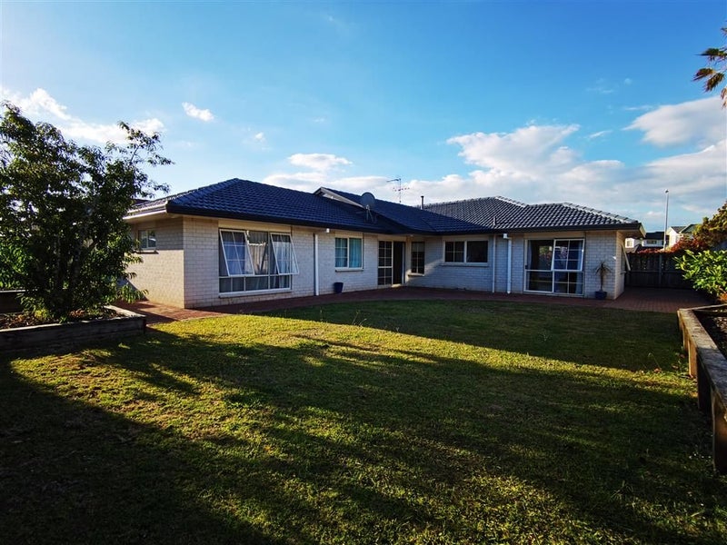 12 Sandalwood Place, Somerville, Manukau - Carousel 11