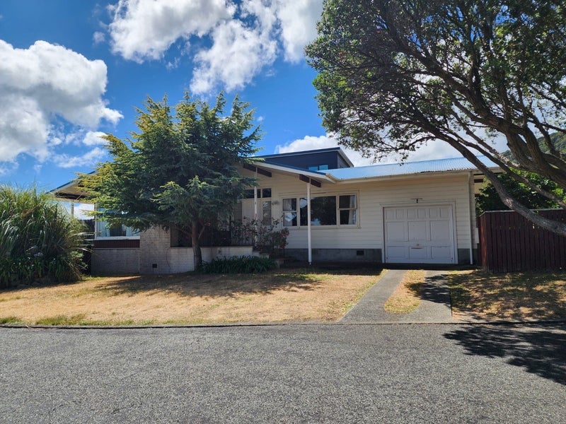 1 Nikau Street, Eastbourne, Lower Hutt - Carousel 1