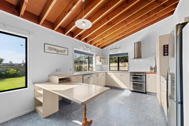 17 Ballantrae Place, Highlands Park, New Plymouth - Carousel 2