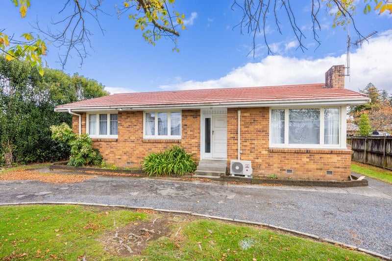 81 Cameron Road, Hamilton East, Hamilton - Carousel 17