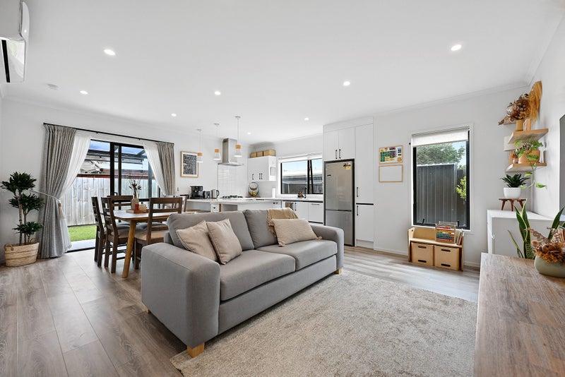 4/18 Steele Road, Forest Lake, Hamilton - Carousel 1