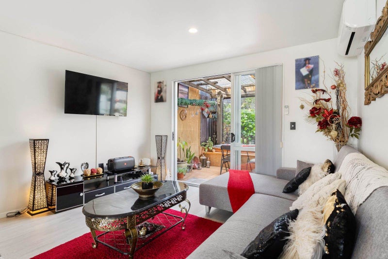 30 Albionvale Road, Glen Eden, Auckland - Carousel 1