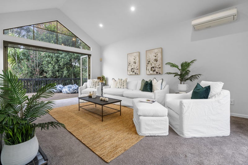 53 Staincross Street, Green Bay, Auckland - Carousel 1