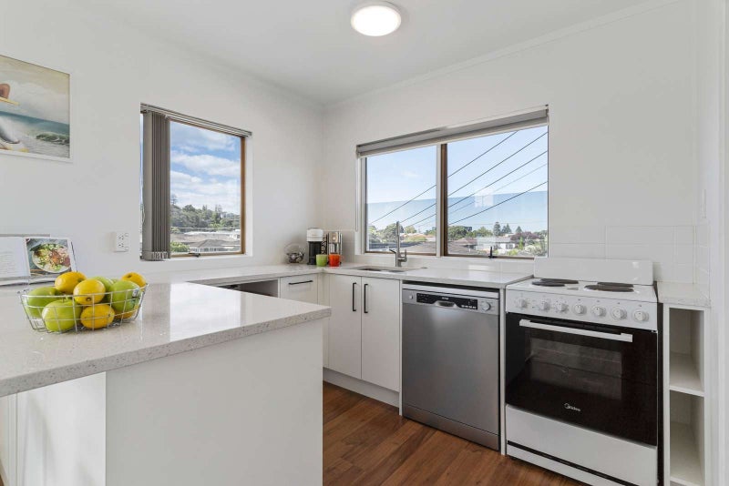 5/762 Beach Road, Browns Bay, Auckland - Carousel 2