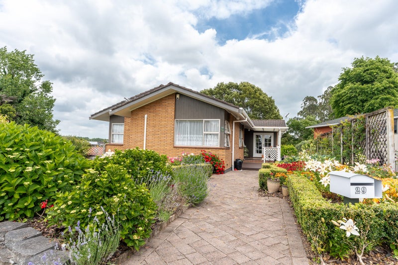 29 Resthill Crescent, Glenview, Hamilton - Carousel 2
