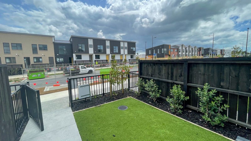 63 Manarini Road, Westgate, Auckland - Carousel 10