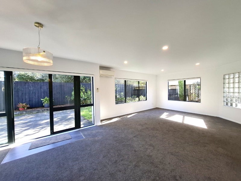 24A Roslyn Road, Mount Wellington, Auckland - Carousel 1