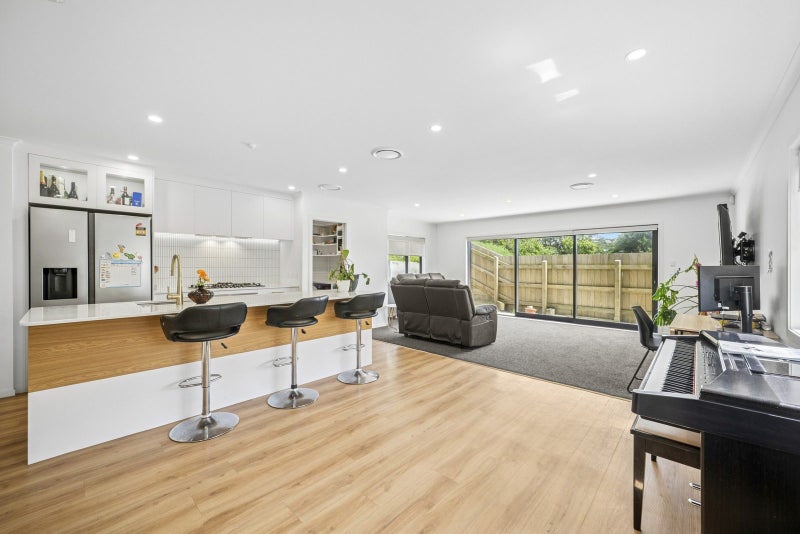 18 Lyndfield Lane, Newlands, Wellington - Carousel 2