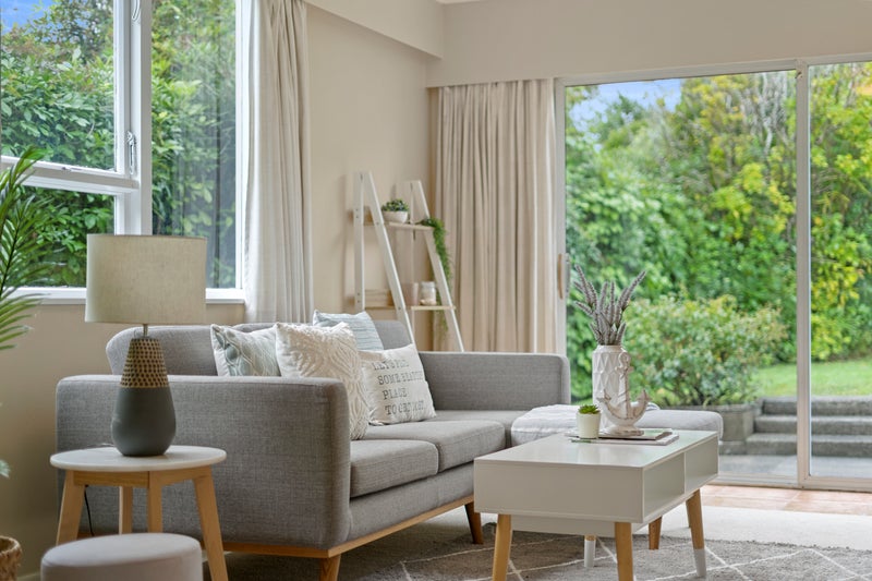 3 Saint Edmund Crescent, Tawa, Wellington - Carousel 1