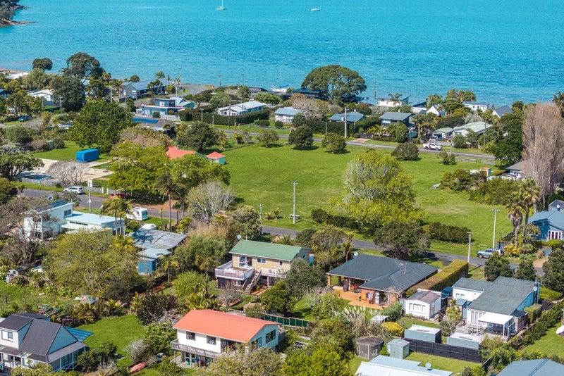 28 Nikau Road, Waiheke Island , Waiheke Island - Carousel 2