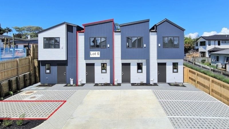 5/112 Moore Street, Howick, Auckland - Carousel 1