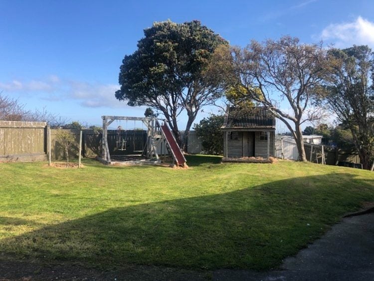 5 Holly Grove, Maungaraki, Lower Hutt - Carousel 13