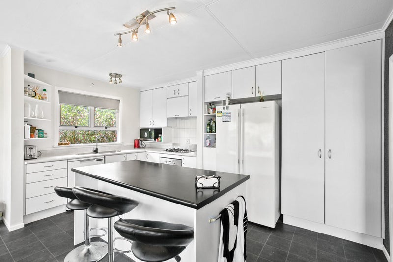 87E Pioneer Road, Moturoa, New Plymouth - Carousel 2