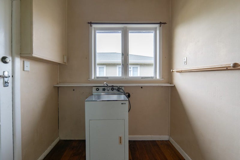 33 Fox Street, Hamilton East, Hamilton - Carousel 15