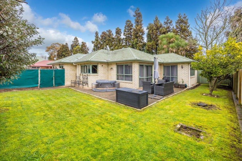 12 Hastings Place, Hamilton Lake, Hamilton - Carousel 2