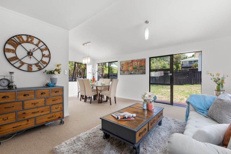 3/15 Taurus Crescent, Beach Haven, Auckland - Carousel 2