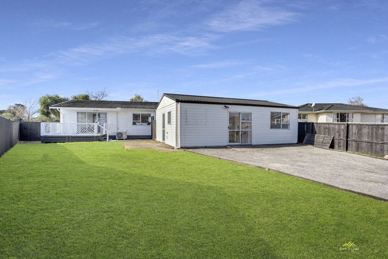 12 Serrano Place, Clover Park, Auckland - Carousel 2