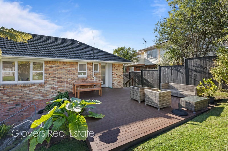 16 Dolbear Street, Titirangi, Auckland - Carousel 2