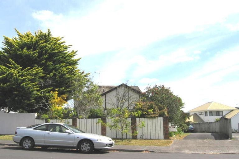 1/10 Centorian Drive, Windsor Park, Auckland - Carousel 2