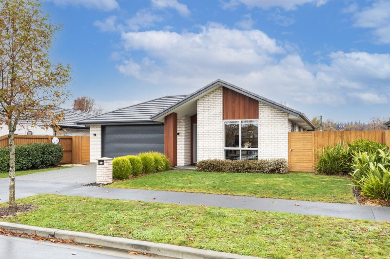28 Evelyn Crescent, Marshland, Christchurch - Carousel 1