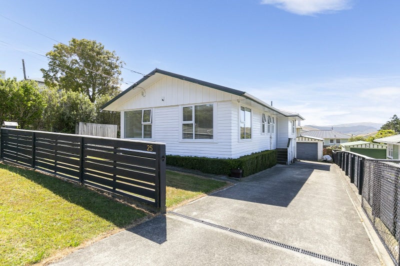 25 Beazley Avenue, Paparangi, Wellington - Carousel 13