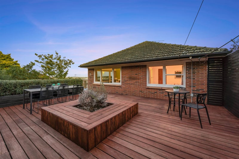 13 Speedy Crescent, Hillcrest, Auckland - Carousel 2