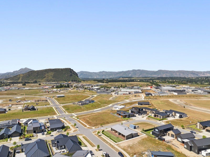 28 Doug Ledgerwood Drive, WANAKA - Carousel 20