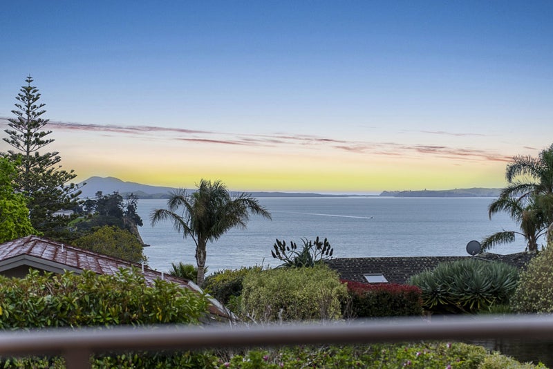 12 Cockle Bay Road, Cockle Bay, Auckland - Carousel 1