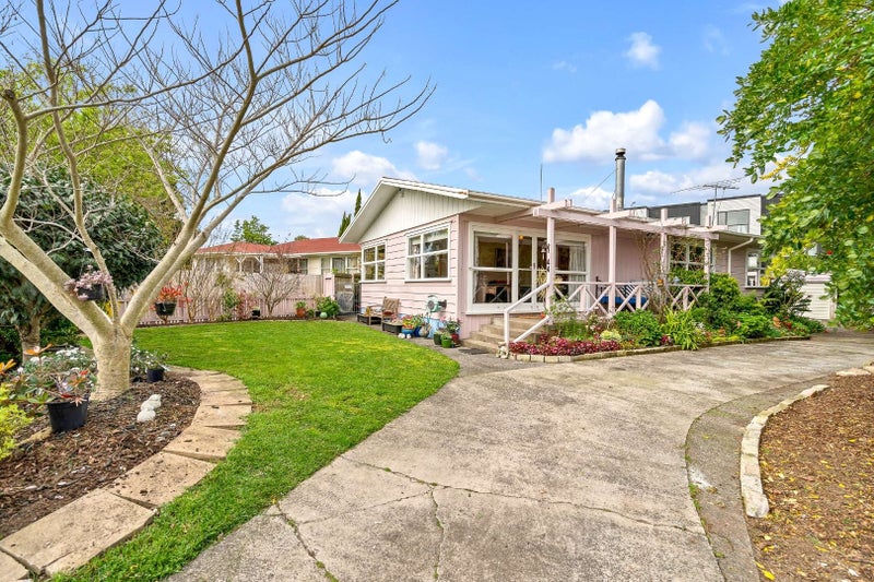 44 Te Kanawa Crescent, Henderson, Auckland - Carousel 1