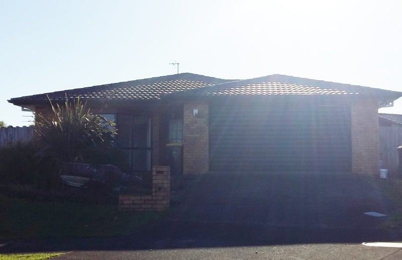 24 Newbegin Place, Weymouth, Auckland - Carousel 1