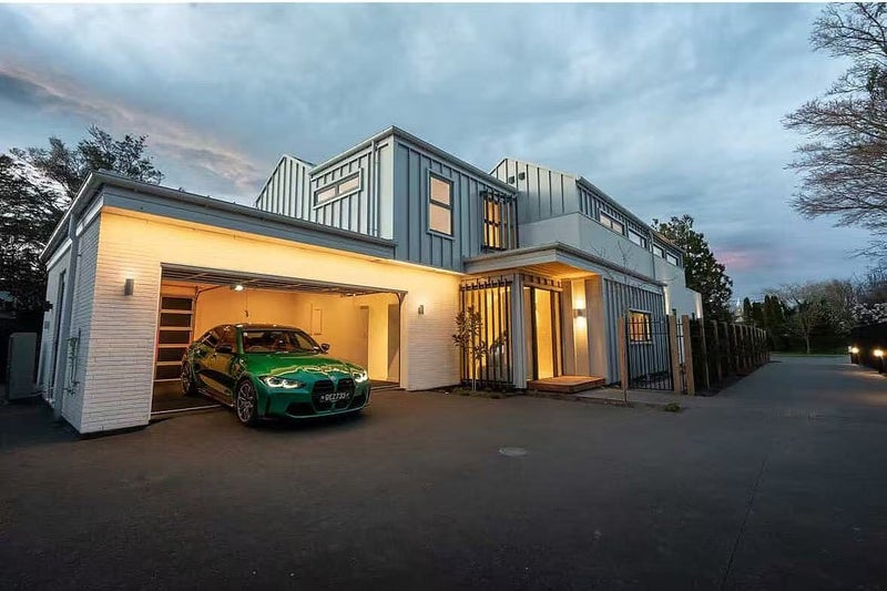 8 Girvan Street, Fendalton, Christchurch - Carousel 1