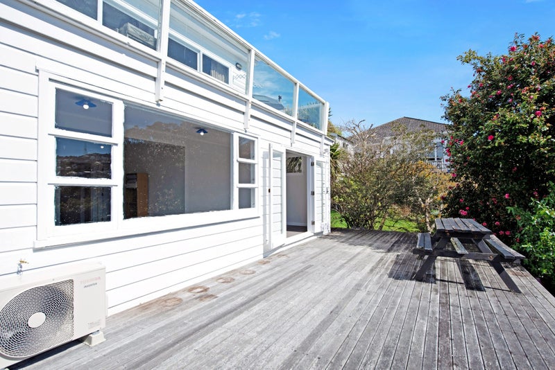 1 Belvedere Road, Hataitai, Wellington - Carousel 1