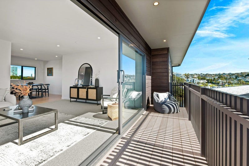 2/1 Omana Road, Milford, Auckland - Carousel 1