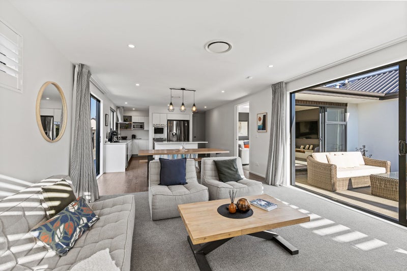 15 Luxembourg Crescent, Halswell, Christchurch - Carousel 2