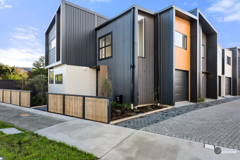 2/51 Kings Crescent, Hutt Central, Lower Hutt - Carousel 1