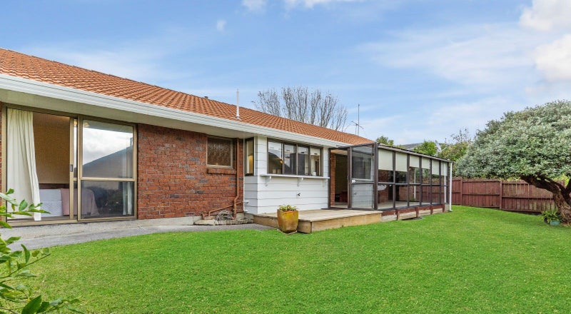 1/22 Westwell Road, Belmont, Auckland - Carousel 2