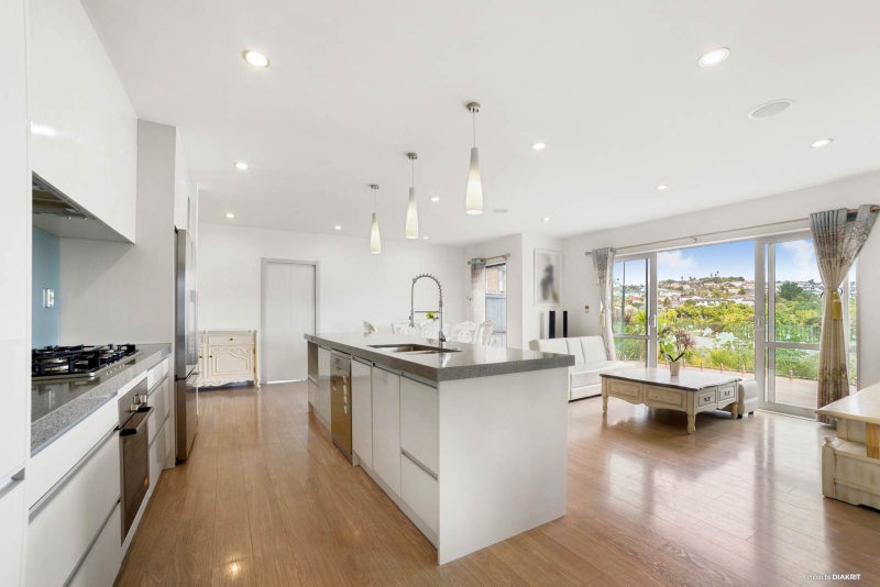 36 Sohlue Place, Oteha, Auckland - Carousel 1