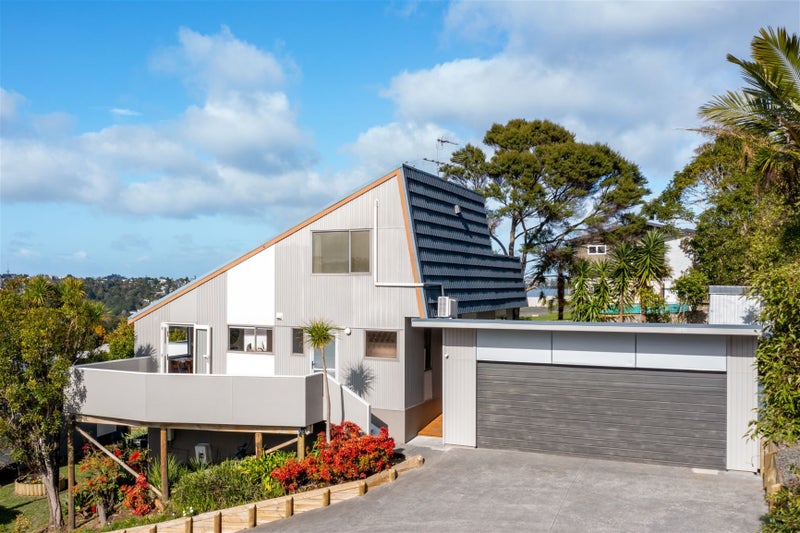 17 NOELEEN ST, Glenfield, Auckland - Carousel 1