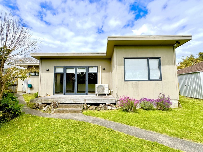 15 Ozich Avenue, Te Atatu South, Auckland - Carousel 2