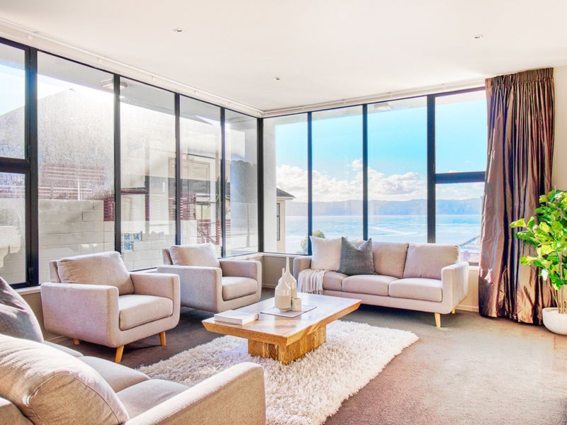 20 Countess Close, Maupuia, Wellington - Carousel 1