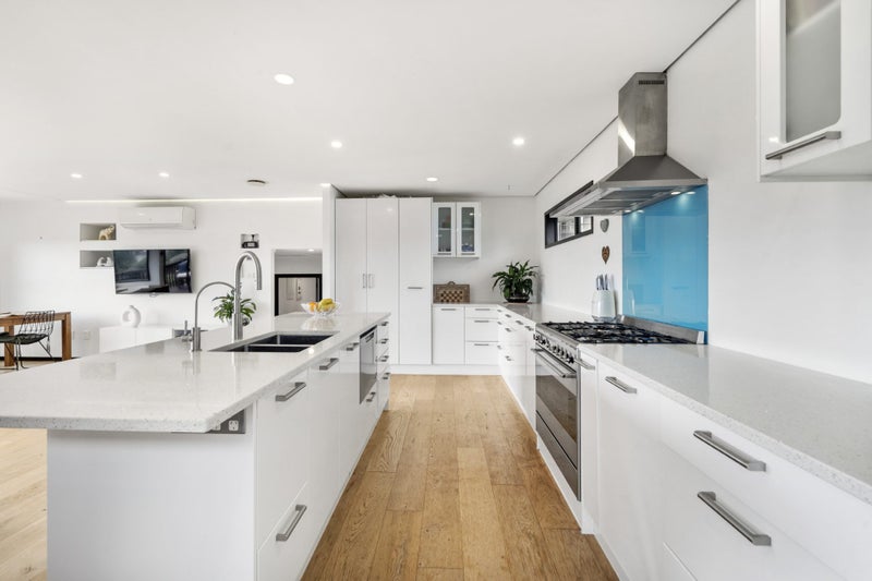 1/870 Beach Road, Waiake, Auckland - Carousel 2