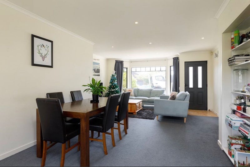 12A Landsdowne Terrace, Karori, Wellington - Carousel 2