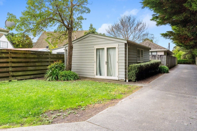 2/8 Waldie Grove, Avalon, Lower Hutt - Carousel 16