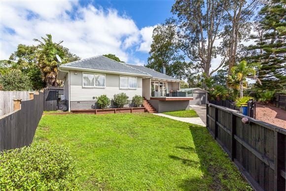 15 Cajero Place, Green Bay, Auckland - Carousel 1