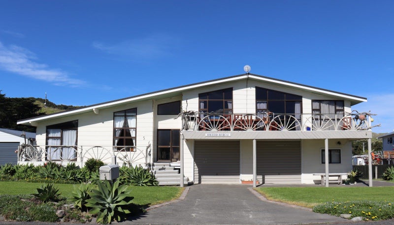 5 Bill Nolan Place, Māhia - Carousel 1